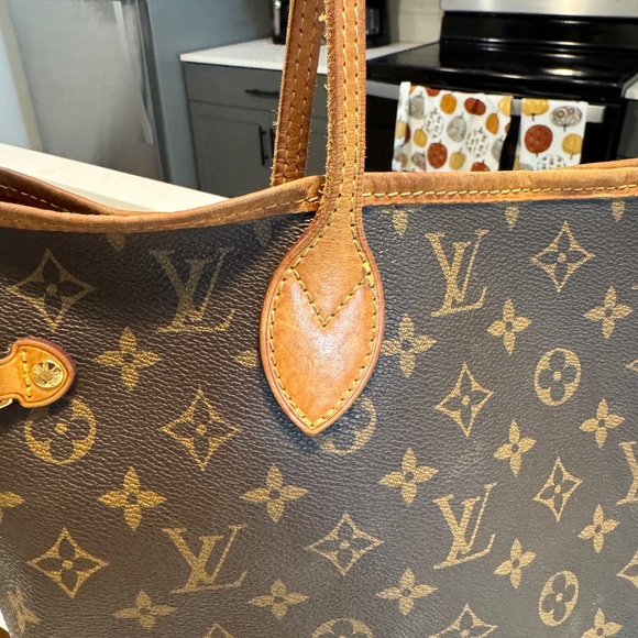 Louis Vuitton Neverfull MM Monogram Red Interior! - Picture 7 of 15